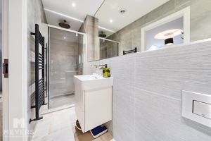 Ensuite- click for photo gallery
